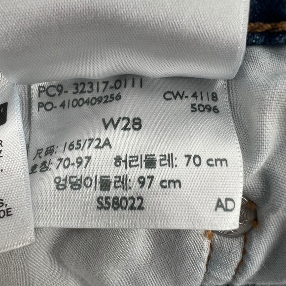 Levis' 501 Button-Fly Cut-Off Jean Shorts Size 28 Women’s - Picture 4 of 12